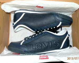 Кроссовки мужские кожаные фирмы Levis оригинал из Италии﻿