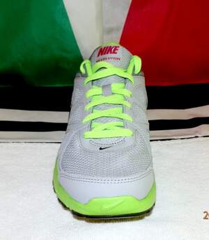 ﻿Кроссовки кожаные мужские фирмы NIKE Revolution оригинал